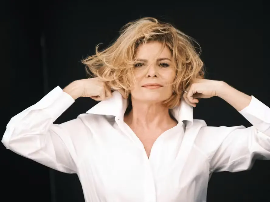 Débora Bloch relembra início da carreira e fala sobre desafio de viver Odete Roitman