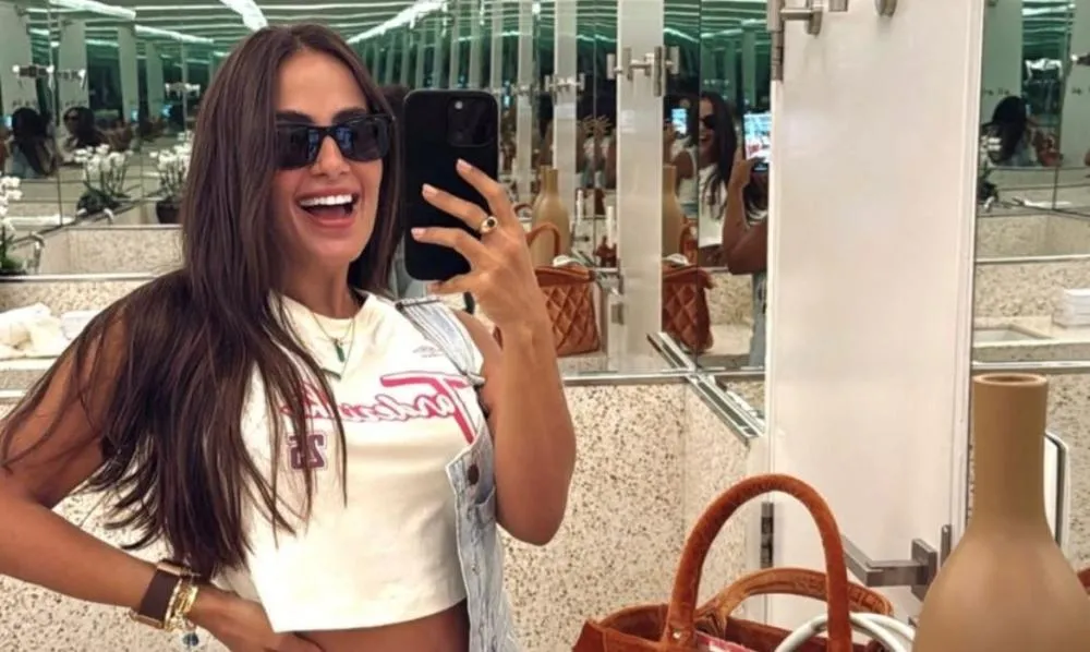 Grávida, Carol Peixinho mostra barriguinha de seu 1° filho com Thiaguinho