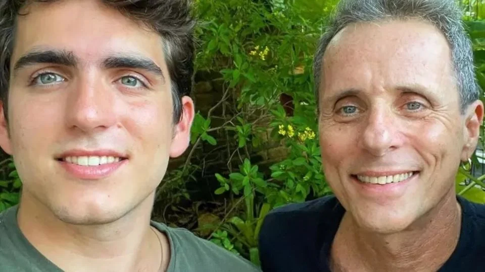 Filho de Tony Bellotto compartilha progresso da recuperação do pai após cirurgia