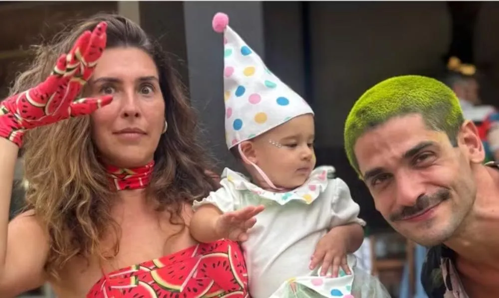 Fernanda Paes Leme e Victor Sampaio comemoram aniversário de 1 ano da filha e refletem: “Grande surto”