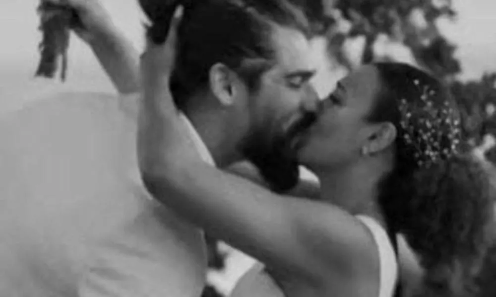 Sheron Menezzes se declara ao marido em comemoração aos três anos de casamento