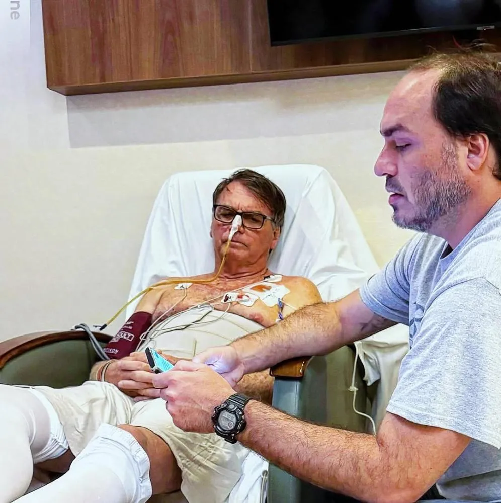 Internado há 9 dias, Bolsonaro apresenta sinais de recuperação na UTI