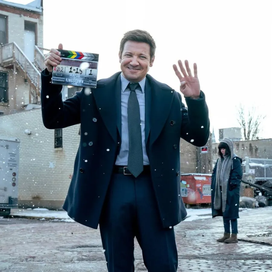 Jeremy Renner, o “Gavião Arqueiro”, lança livro e detalha experiência de quase morte