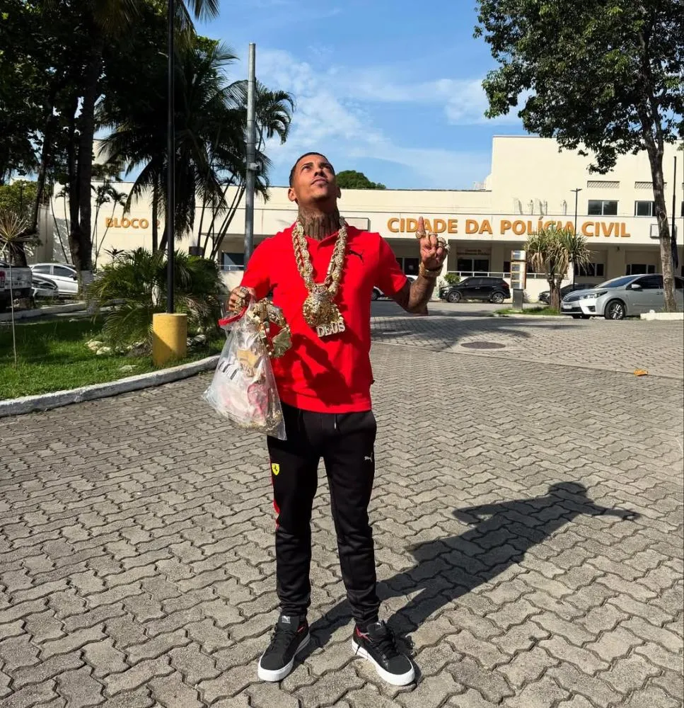 MC Poze recupera joias de R$ 2 milhões após apreensão