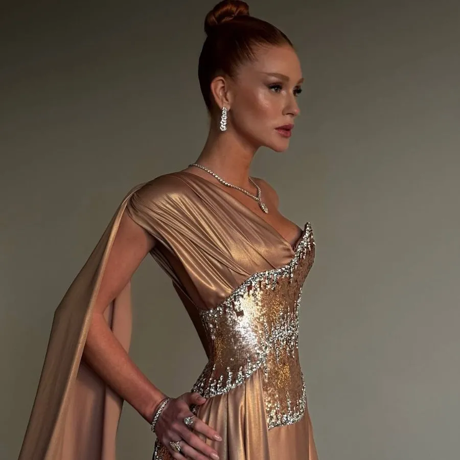 Marina Ruy Barbosa brilha ao receber prêmio de Ícone de Moda do Ano em Dubai