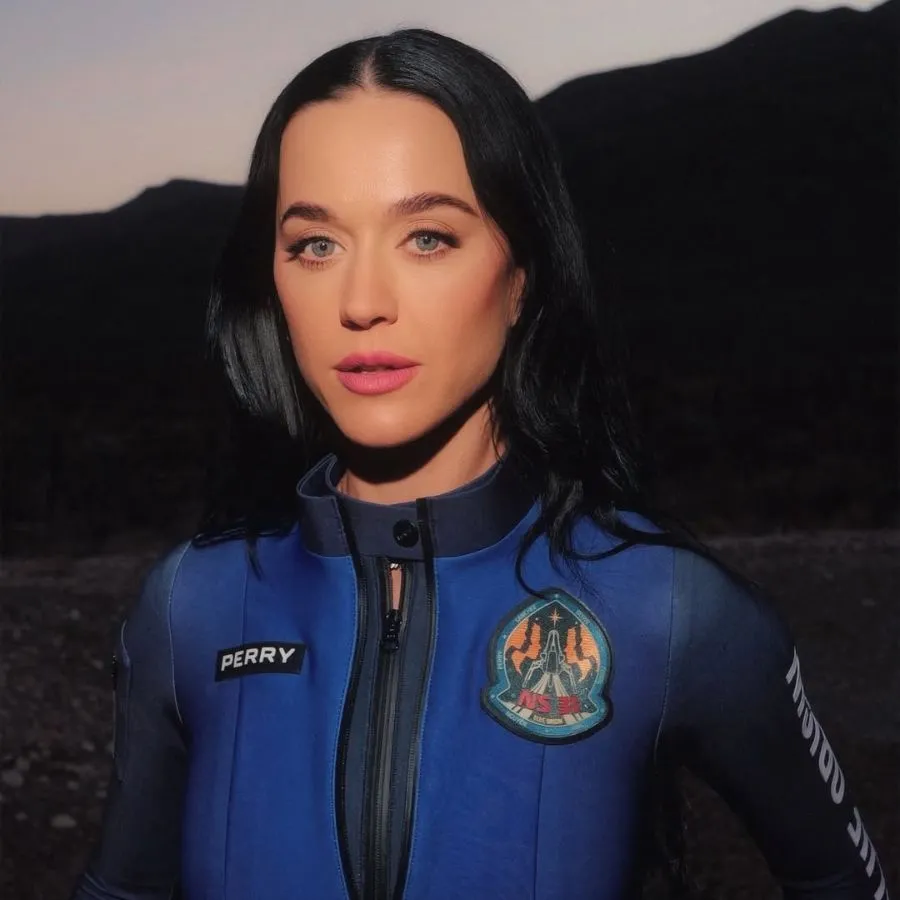 Katy Perry teria ficado insatisfeita com viagem ao espaço em foguete de Jeff Bezos