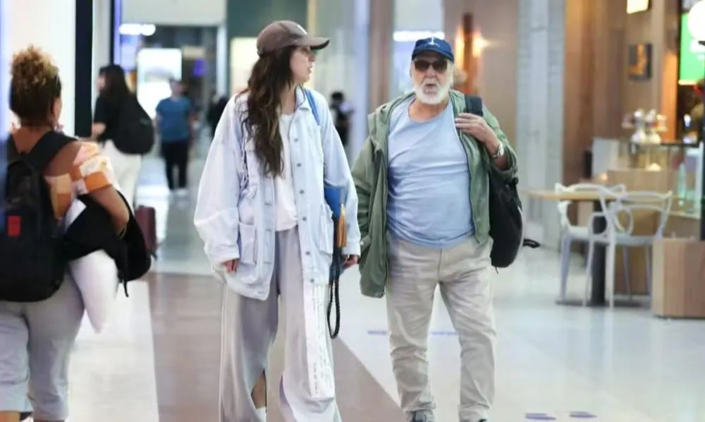 Após festa de 60 anos da Globo, Lima Duarte embarca no aeroporto do Rio de Janeiro; veja