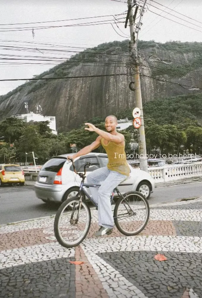 Bailarinos de Lady Gaga exploram pontos turísticos do Rio antes de show em Copacabana