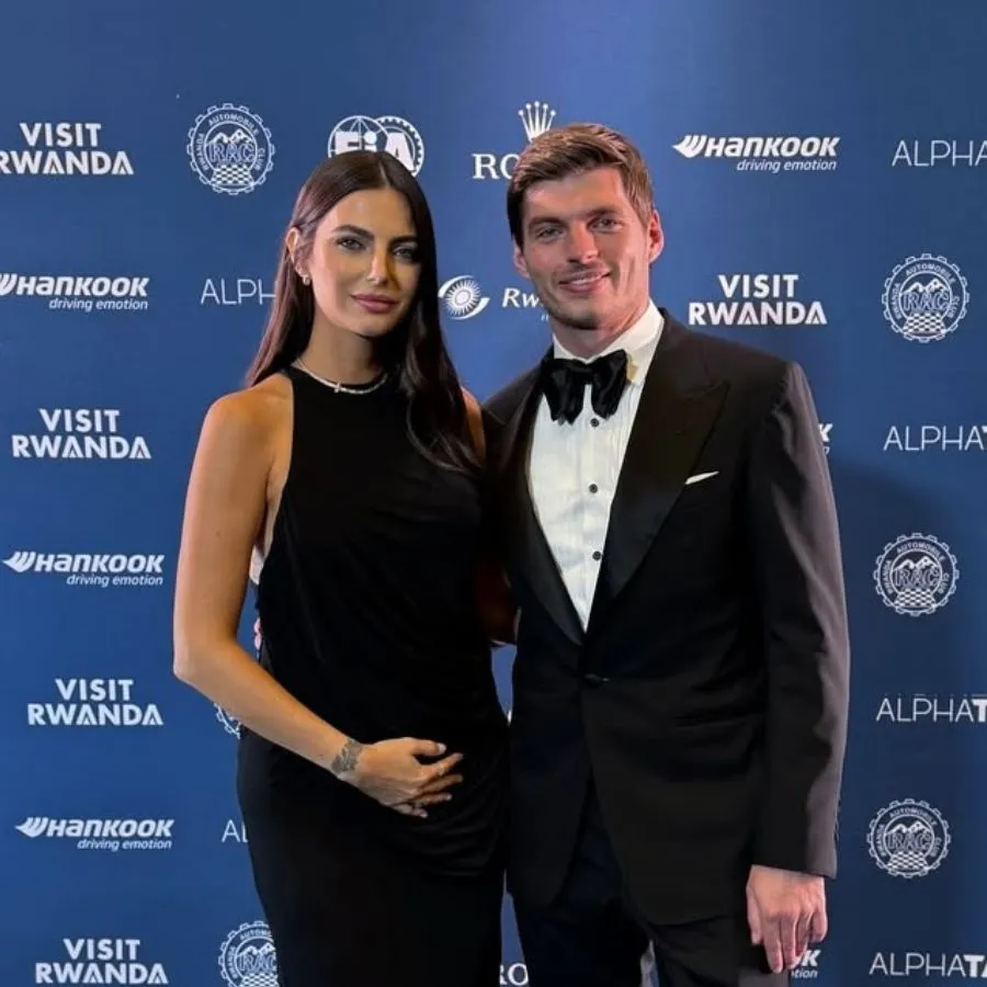 Kelly Piquet e Max Verstappen celebram o nascimento de Lily, primeira filha do casal