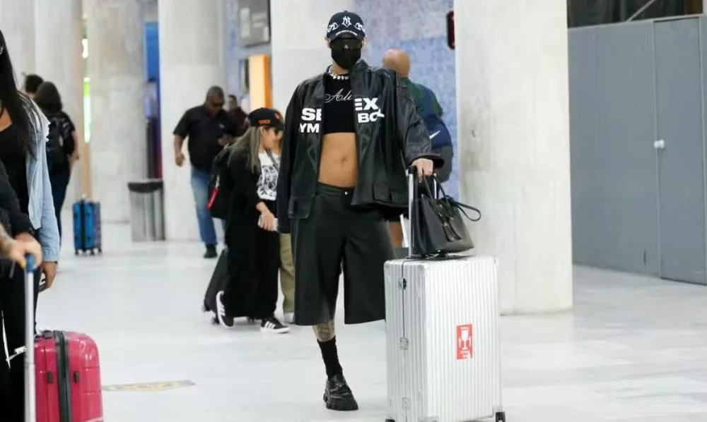 Discreta, Pabllo Vittar desembarca no Rio de Janeiro para abrir show de Lady Gaga