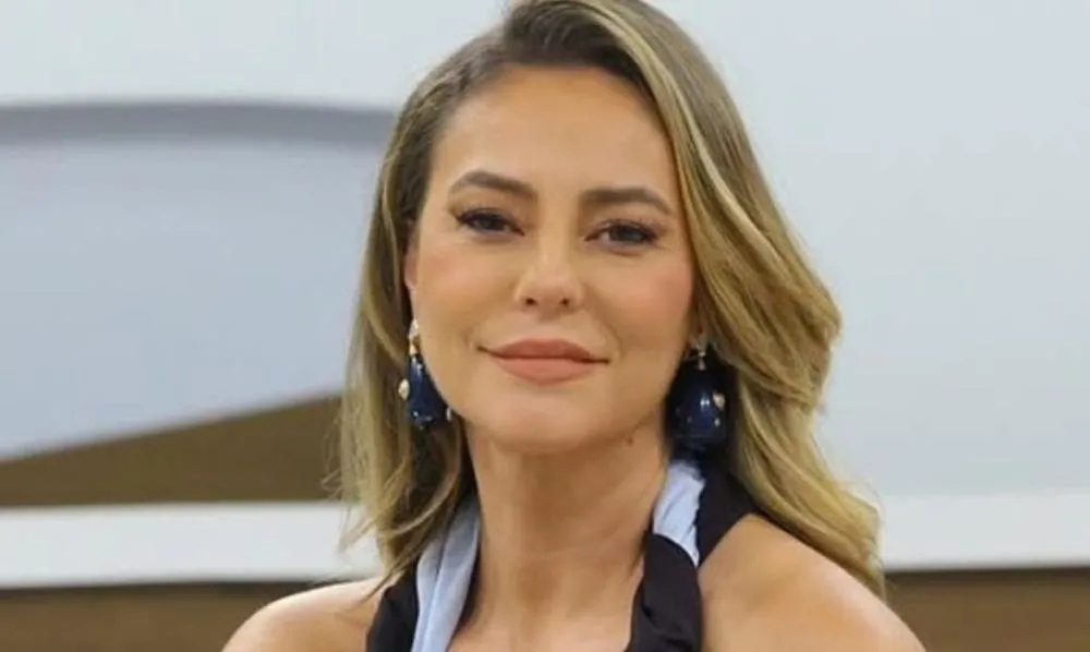 “Minha voz em primeiro lugar”, diz Paolla Oliveira sobre sua participação no 'Roda Viva'