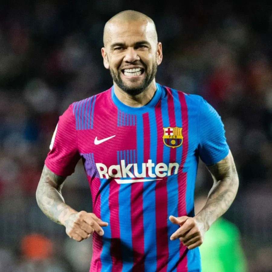 Caso de Daniel Alves é reaberto e ex-jogador será julgado na Espanha