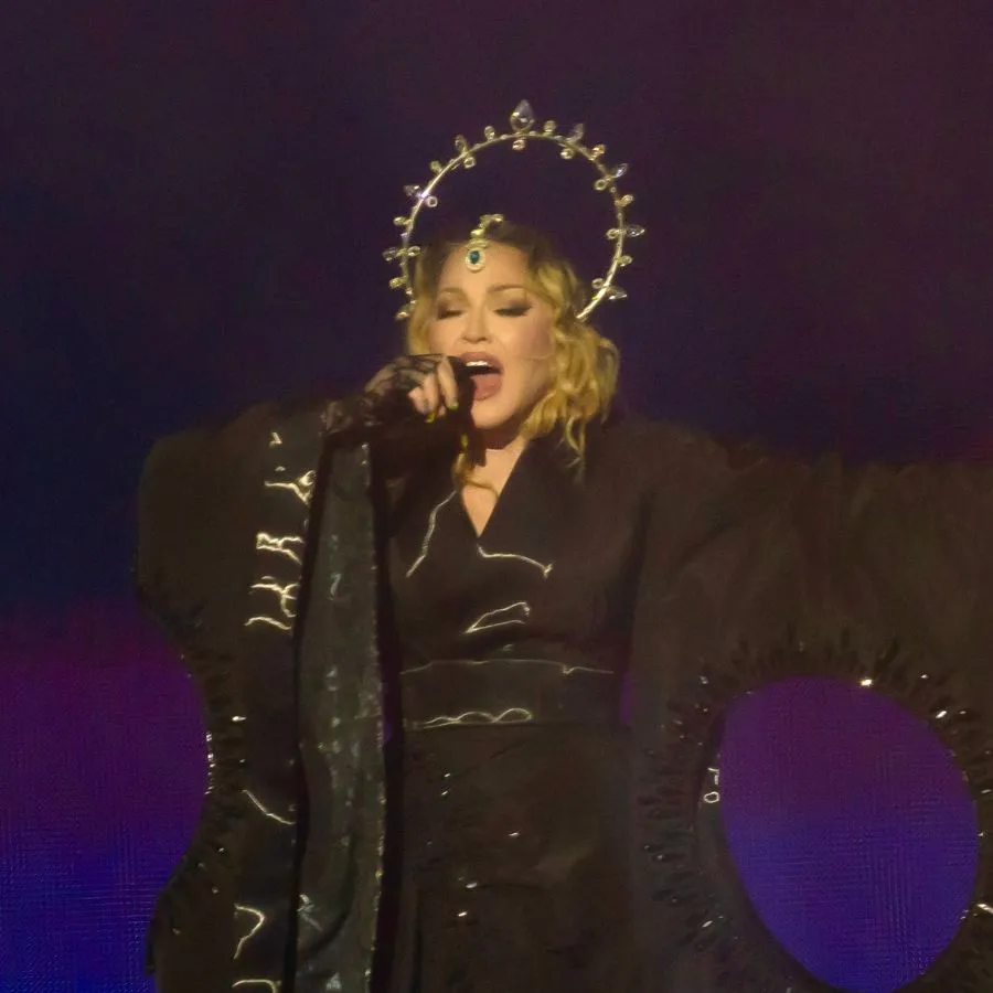 Influenciador se destaca na web com tour exclusivo pela mansão de Madonna