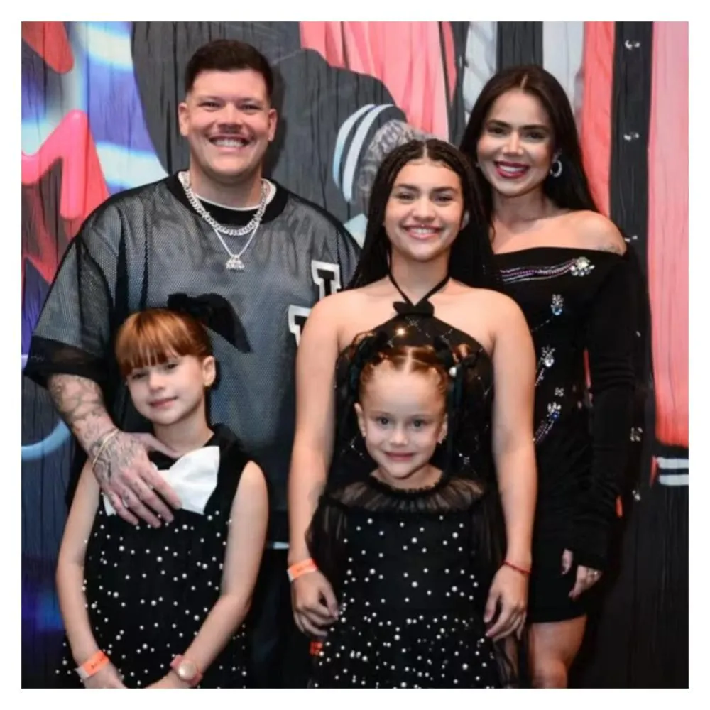 Ferrugem diz que sua atual esposa e madrasta de sua primogênita “construiu um espaço com carinho” após perda da mãe