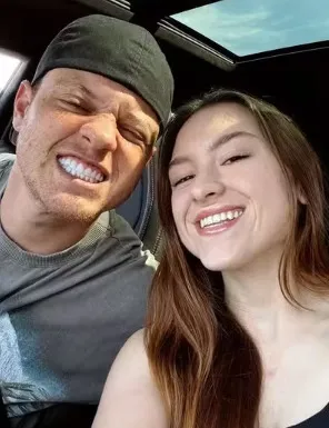 Sofia Liberato e namorado adquirem Ferrari de R$ 3 milhões nos EUA