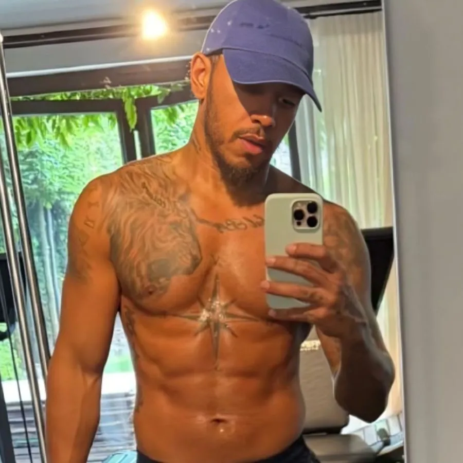 Lewis Hamilton exibe tanquinho e movimenta seguidores nas redes