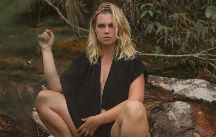 Atriz de Malhação, Carolinie, diz que precisou mudar de carreira pela falta de oportunidade na TV