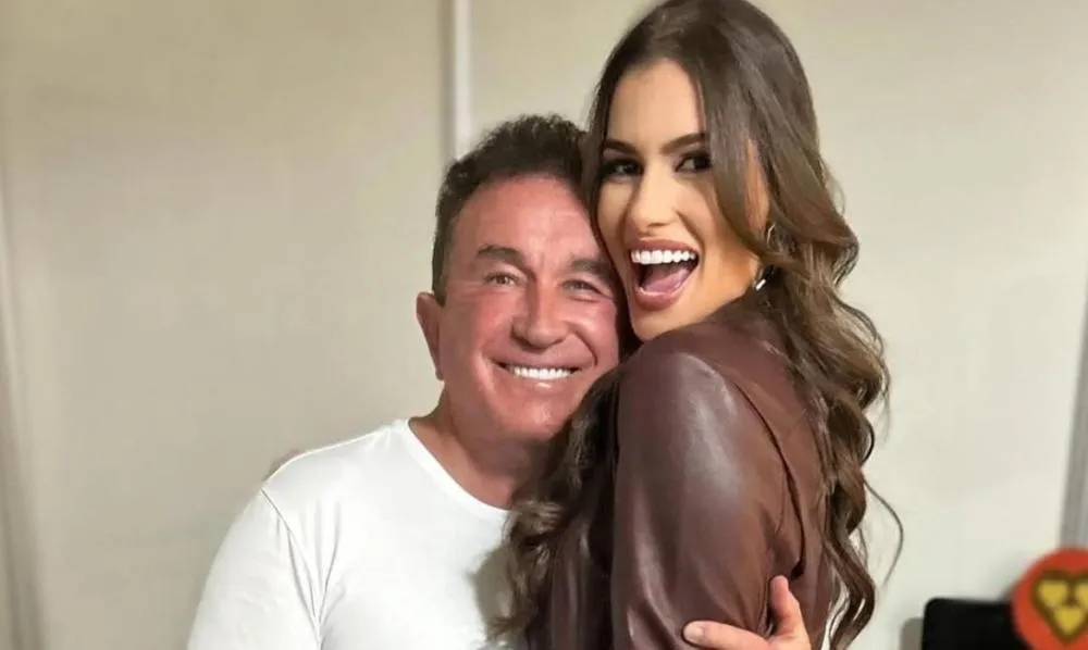 Calita Franciele se declara ao Amado Batista e web reage: “Amor não tem idade”