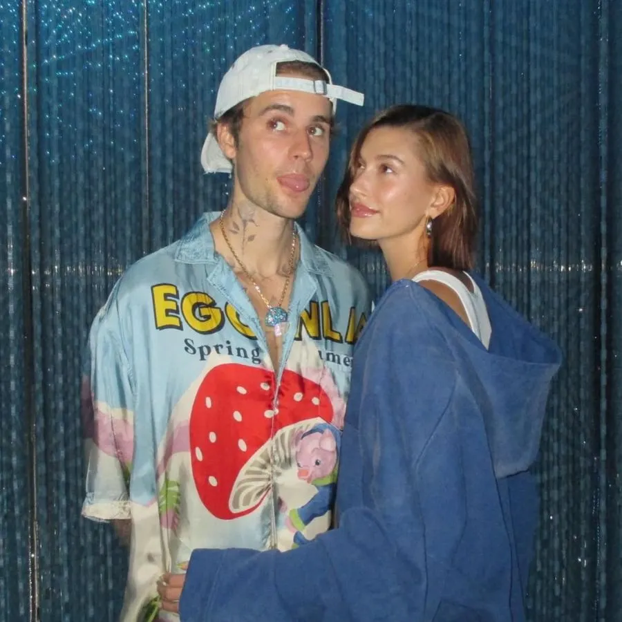 Hailey Bieber fala sobre maternidade e nega crise no casamento com Justin Bieber