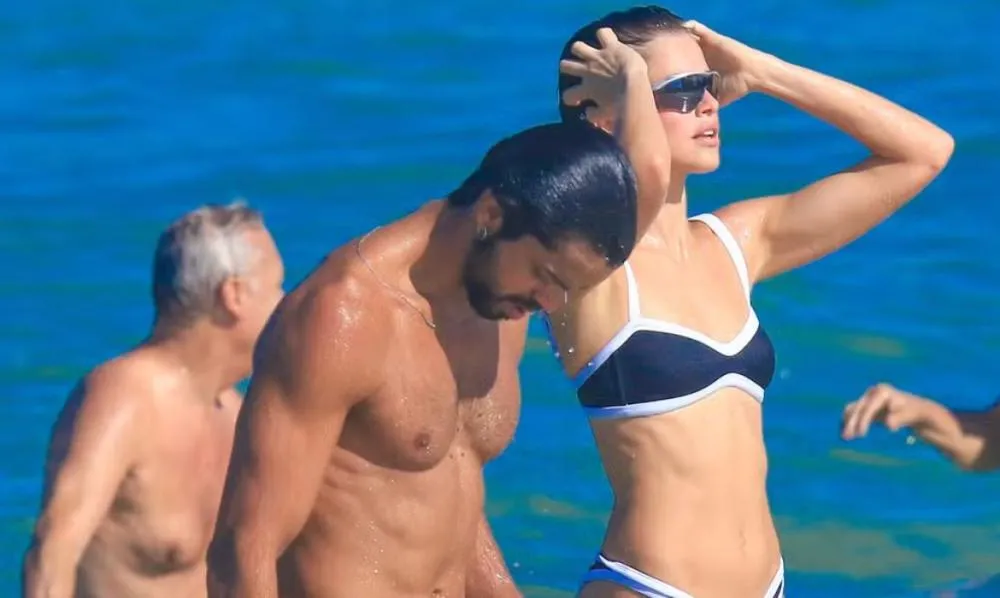 Agatha Moreira e Rodrigo Simas são vistos em treino matinal e se refrescando na praia da Barra da Tijuca
