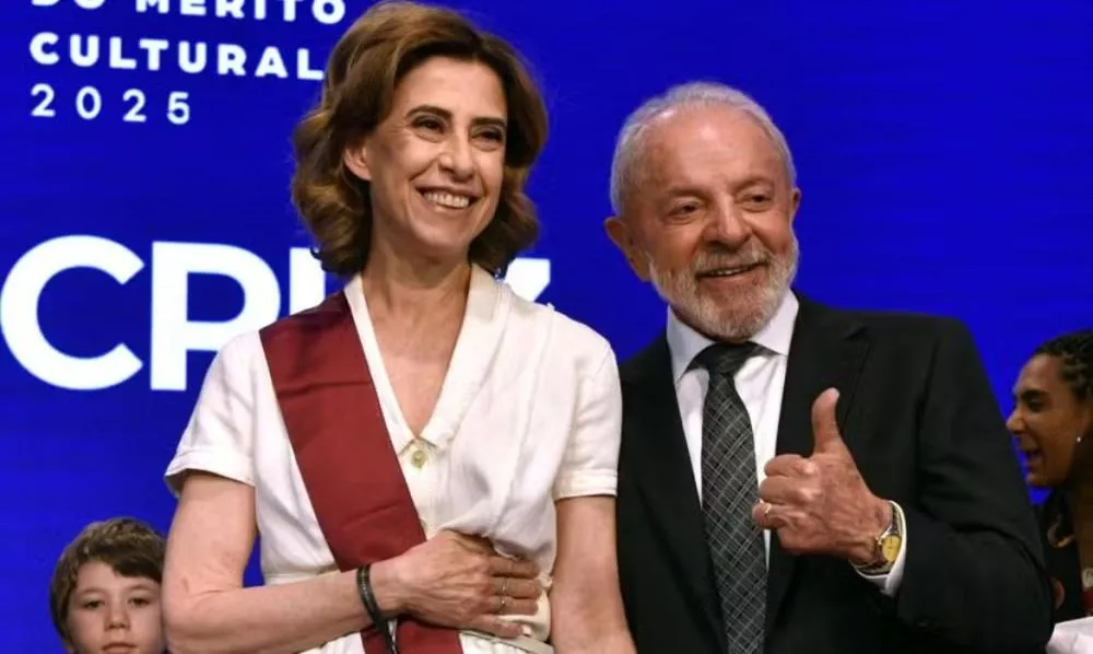 Fernanda Torres e outras personalidades são homenageados e recebem honraria cultural no Rio de Janeiro