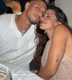 Anitta e novo namorado, Vinicius Souza, não tem planos em comum; Ela deseja ser mãe, e ele, que já é pai de dois, ‘fechou a casinha’