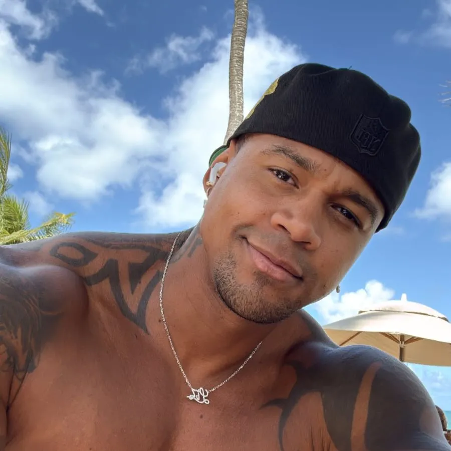 Léo Santana surpreende ao revelar seu nome de batismo nas redes sociais