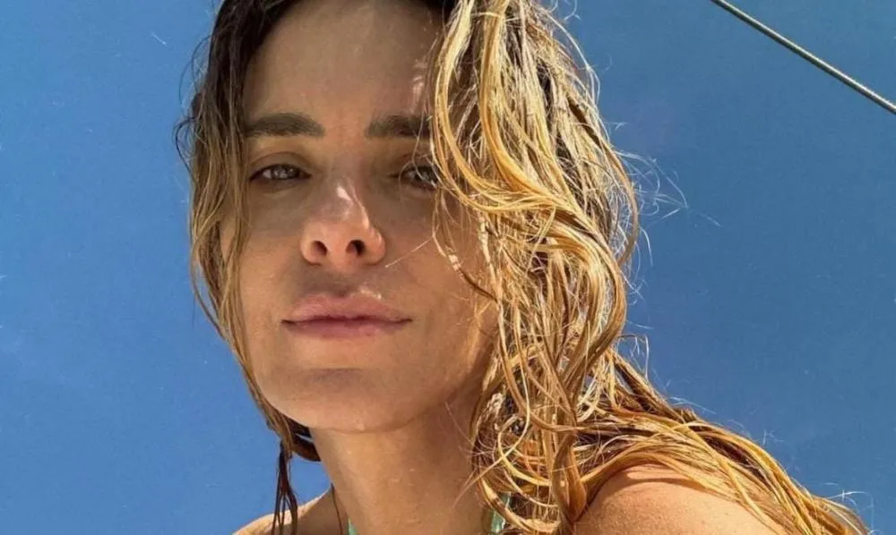 Interpretando Leila em 'Vale Tudo', Carolina Dieckmann compartilha registros de viagem a Paraty: 'Sol veio abençoar'