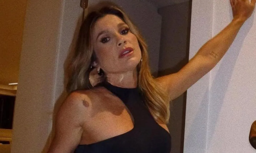 Flávia Alessandra revela que ao se apaixonar por um homem gay, tentou mudá-lo: “Não existe isso”