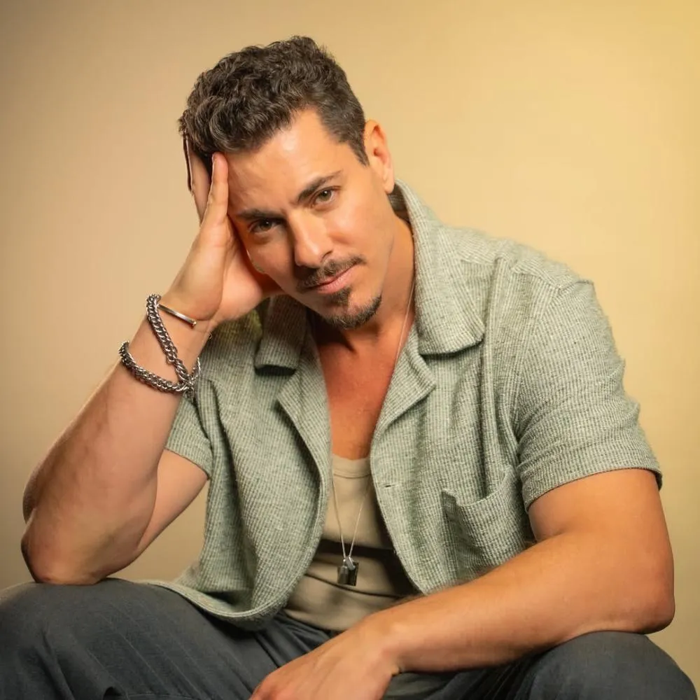 Ex-Fazenda, Sacha Bali celebra 44 anos e foge da pressão por casamento e filhos “Casado comigo mesmo”