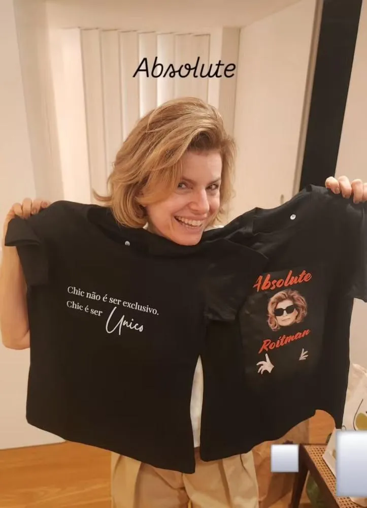 Debora Bloch recebe camisetas de Odete Roitman como presente de aniversário do filho