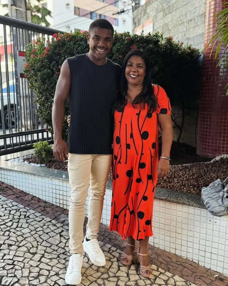 Mãe de Davi Brito, do BBB 24, desabafa sobre ataques ao filho “Davi é muito mais do que estão falando”