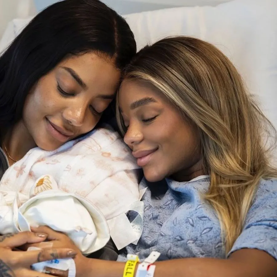 Ludmilla e Brunna Gonçalves mostram o rosto de Zuri pela primeira vez nas redes