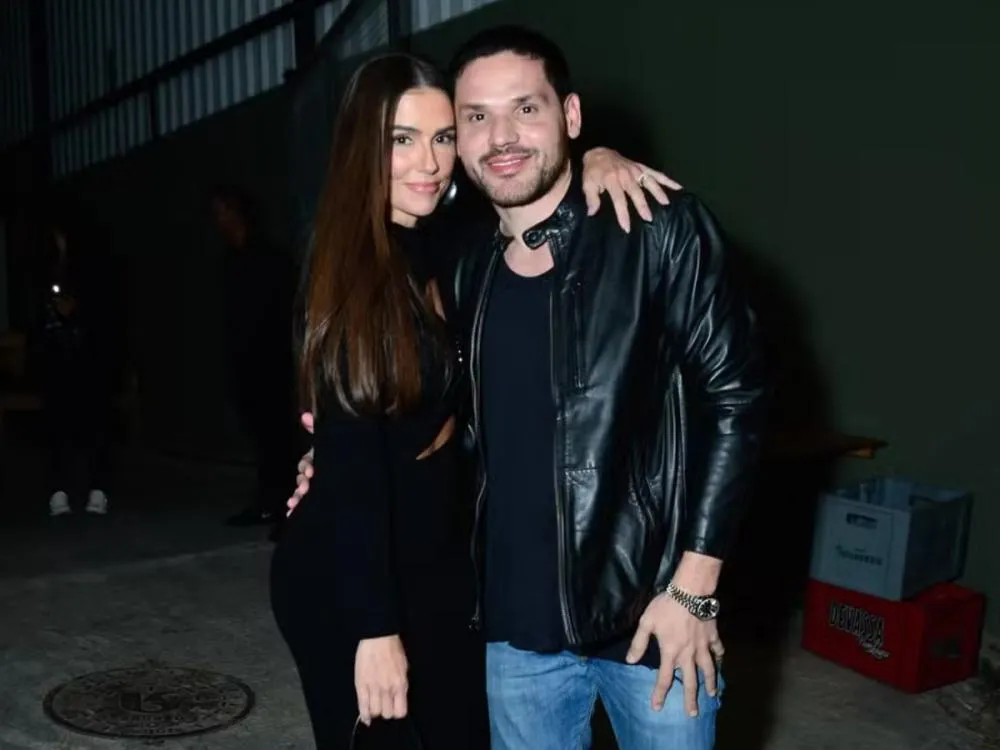 Deborah Secco fala sobre namoro com Dudu Borges