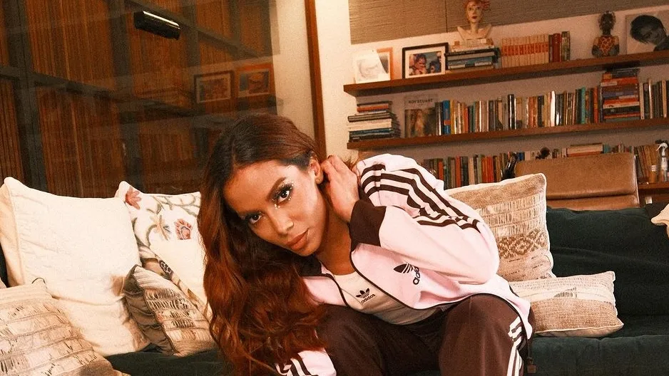 Anitta compartilha planos para nova casa no Rio: 'Esse momento chegou'