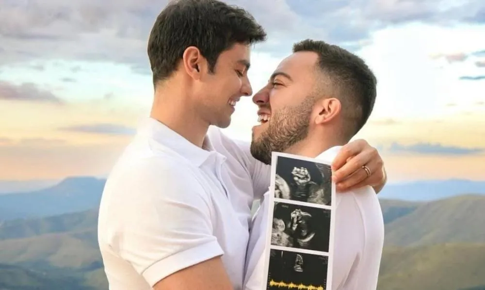 Lucas Rangel e Lucas Bley comemoram os 6 meses de gestação de seu primeiro filho