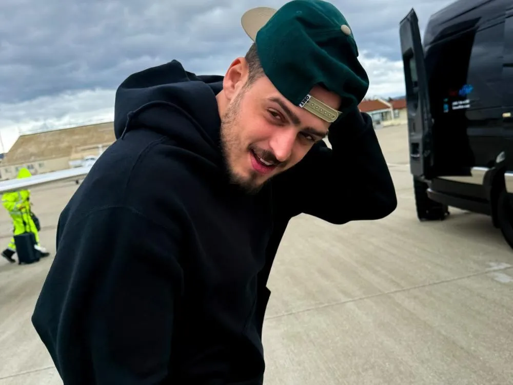 Jon Vlogs pode ser condenado a até 8 anos por agredir policial na Croácia