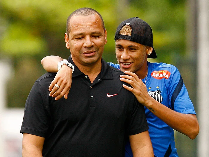Pai de Neymar rebate críticas e exalta o filho: “Meu ídolo”