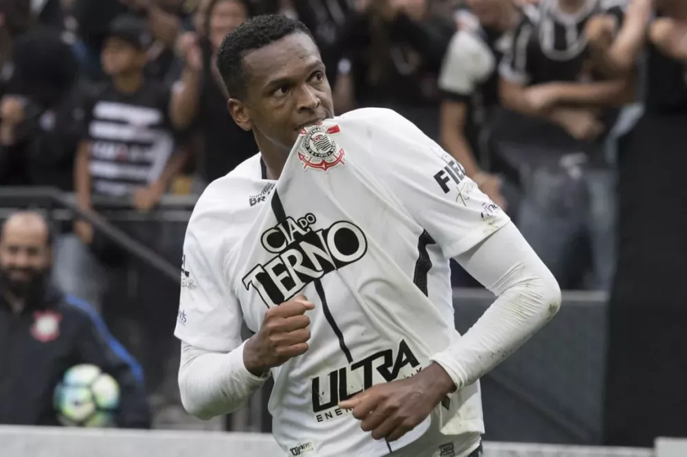 Ex-jogador Jô é preso por dívida de pensão alimentícia em São Paulo