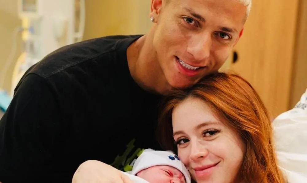 Nasce 1º filho de Richarlisson e Amanda Araújo; veja