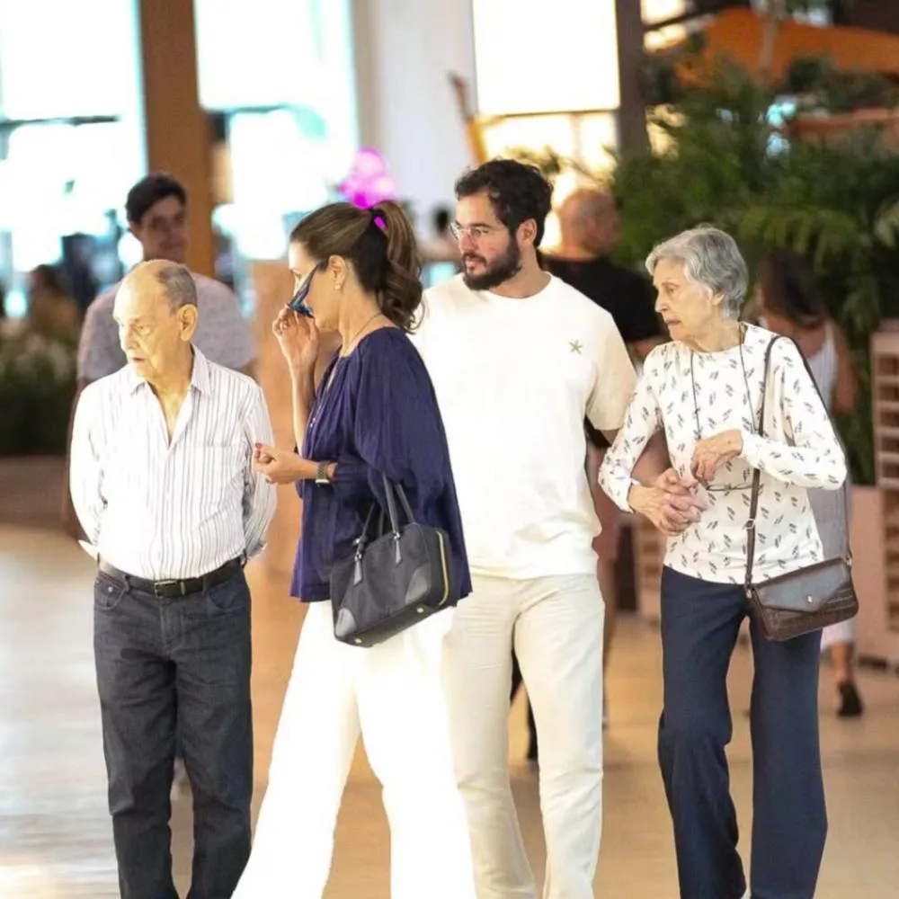 Fátima Bernardes reserva feriado para passear com os pais e Túlio Gadelha