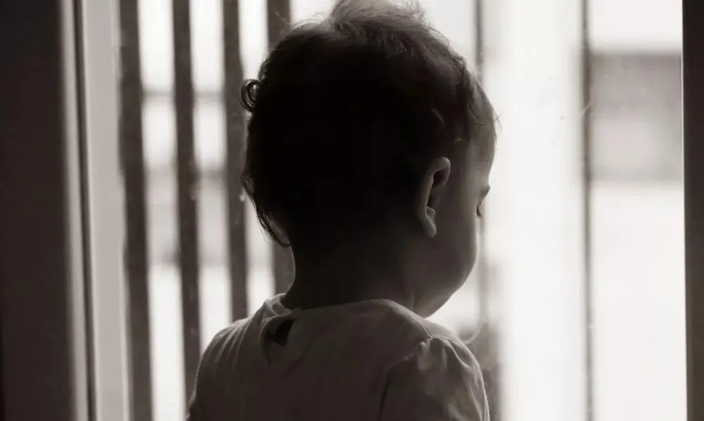 Família de bebê que morreu após beber produto de limpeza alega negligência por parte do hospital; entenda