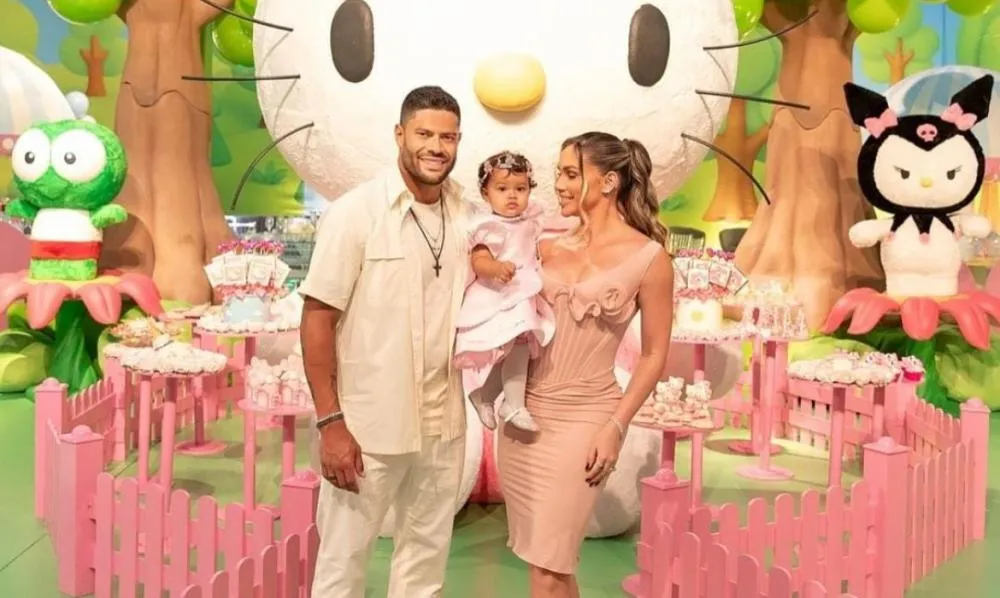 Bolo de 3 metros, 40.000 balões e muito luxo: confira os bastidores da festa de um ano da filha do jogador Hulk