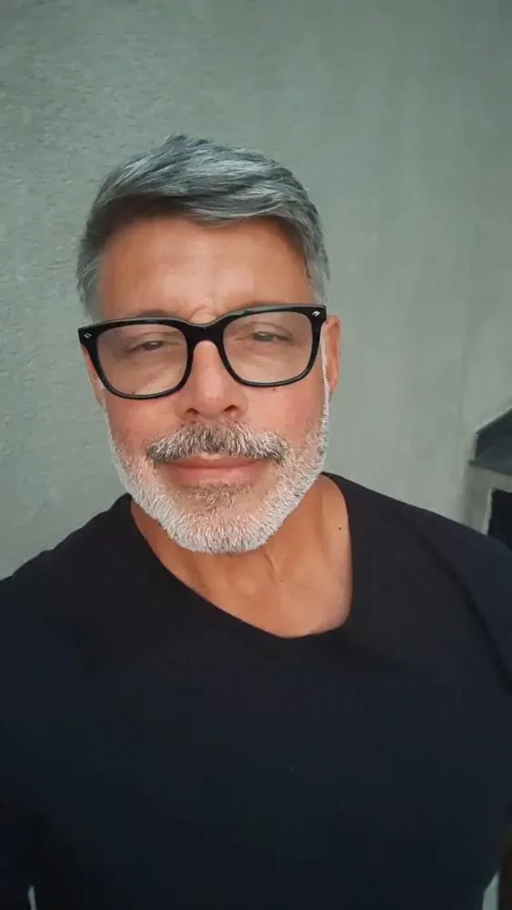 Alexandre Frota revela afastamento do filho mais velho “Não se preocupa com o pai”
