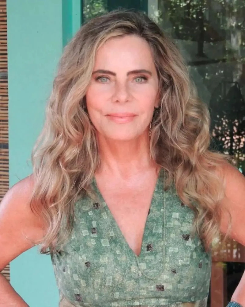 Bruna Lombardi relembra minissérie dos anos 1980 e momento de maternidade intensa