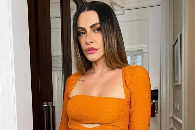 Cleo fala sobre relação tóxica, mas post integra campanha publicitária e web reage