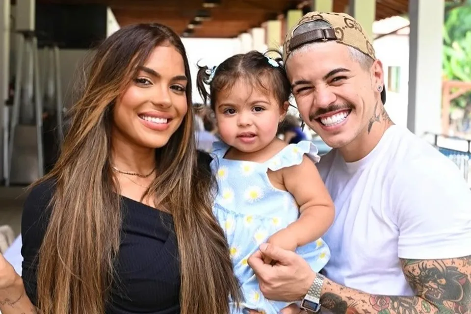 Tays Reis revela que filha de 2 anos foi diagnosticada com febre aftosa “Eu nunca vi isso na minha vida”
