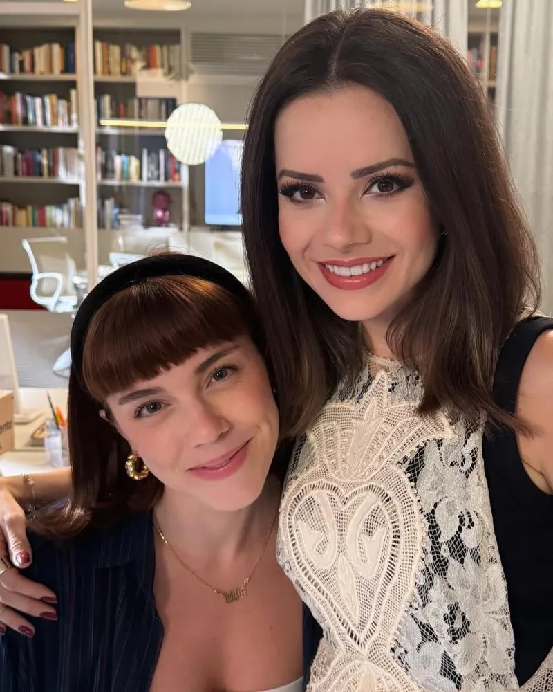 “Sonhos não envelhecem”: Alice Wegmann recria clique com Sandy após 22 anos
