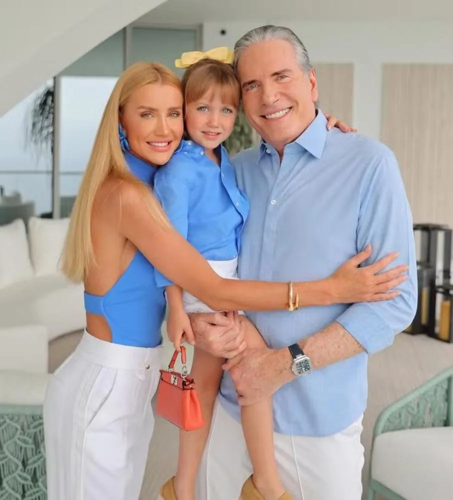 Ana Paula Siebert, Vicky e Roberto Justus. Foto: Reprodução/Instagram