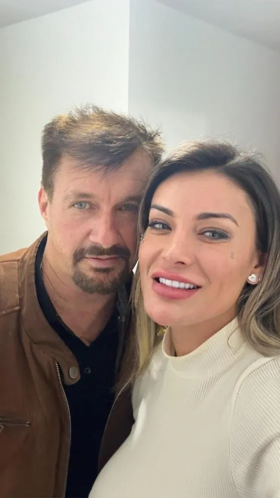 Andressa Urach perdoa pai e contempla carreira da família no segmento adulto